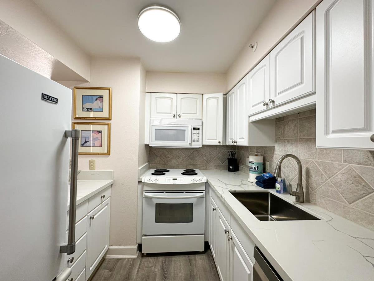 Incredible Beachfront 1Br - Sleeps 4 Awesome Location And In The Center Of Restaurants Many Beaches Golf And More Kahana Exterior foto